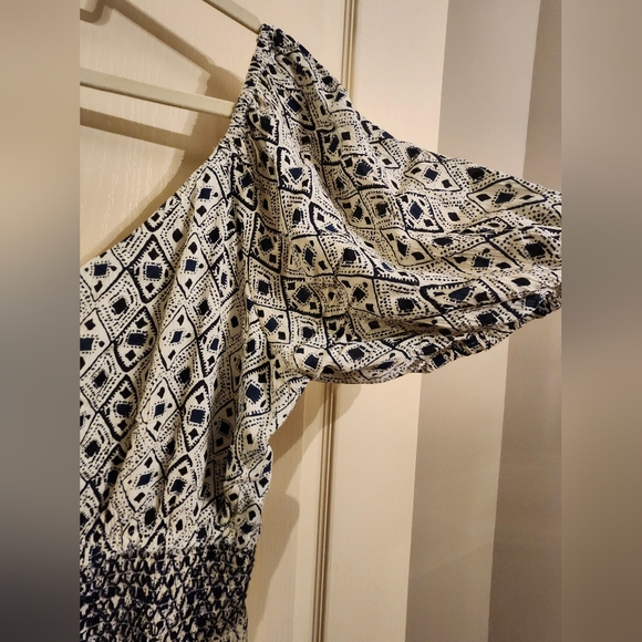 DEVOTED Patterned Midi Tiered Dress with Short Ruffled Sleeves. Size Large. - Picture 9 of 15